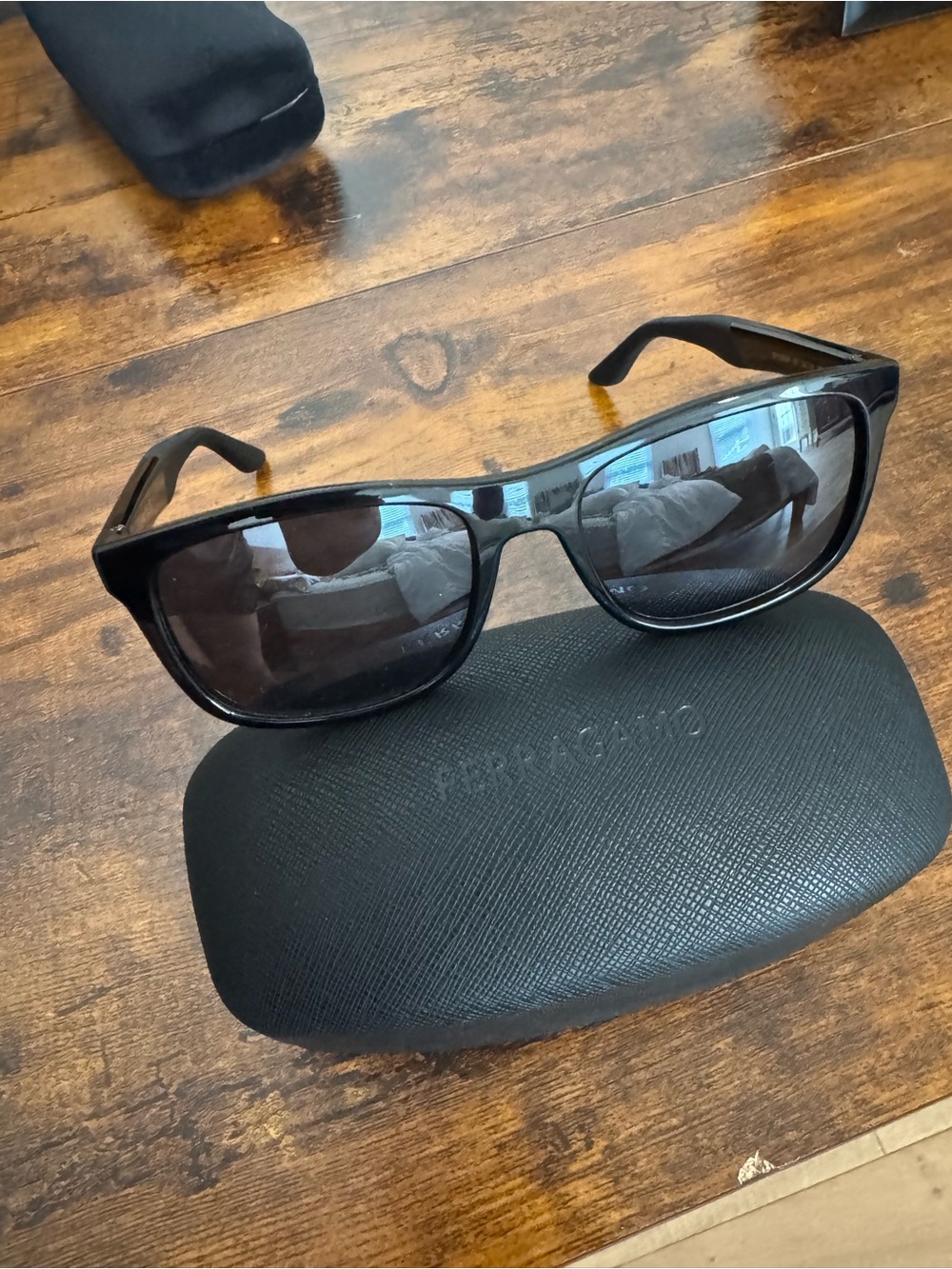Ferragamo Black Unisex Sunglasses - Picture 5 of 6